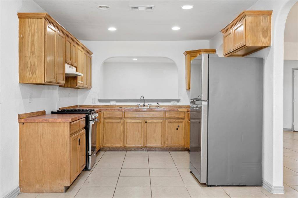 5848 Keeneland Parkway, Dallas, TX 75211