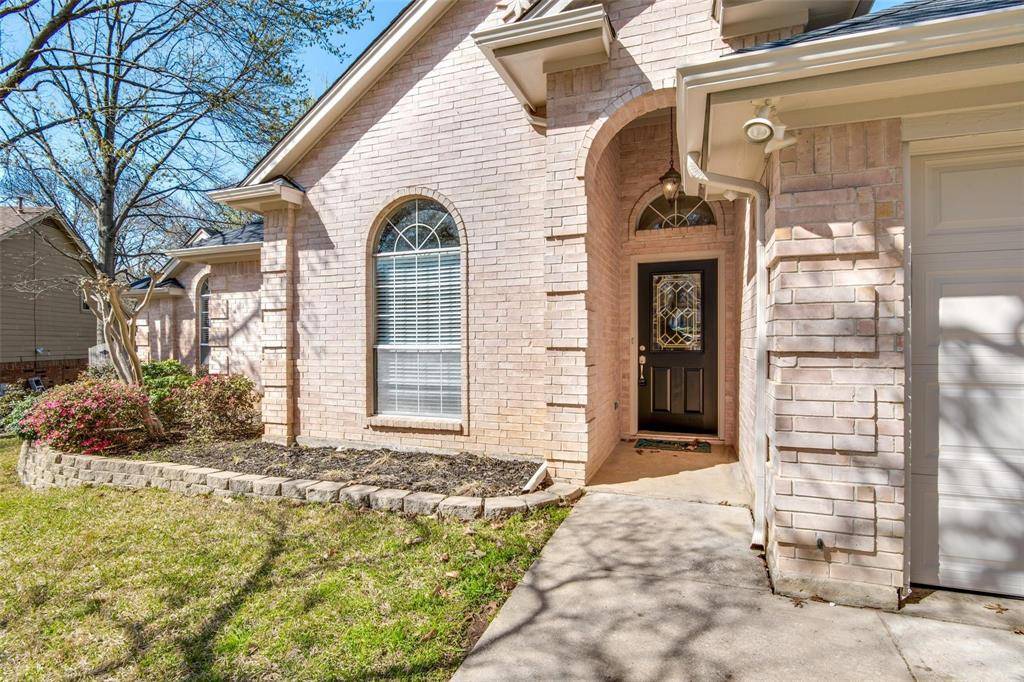 1214 Sandhurst Court, Grapevine, TX 76051
