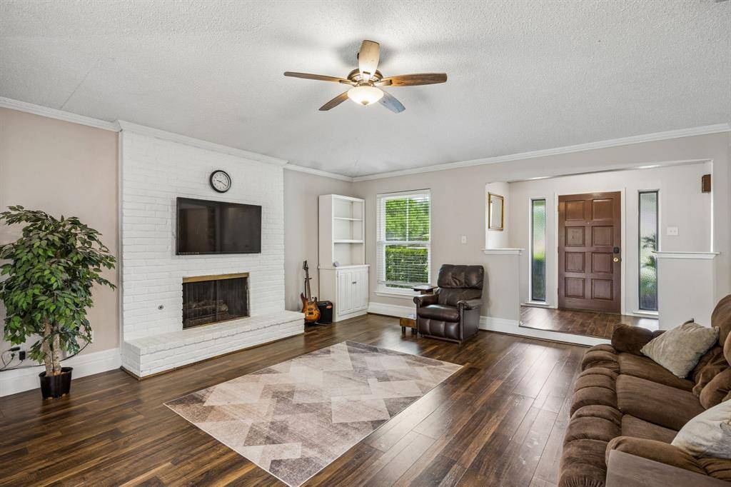 1820 Auburn Drive, Richardson, TX 75081