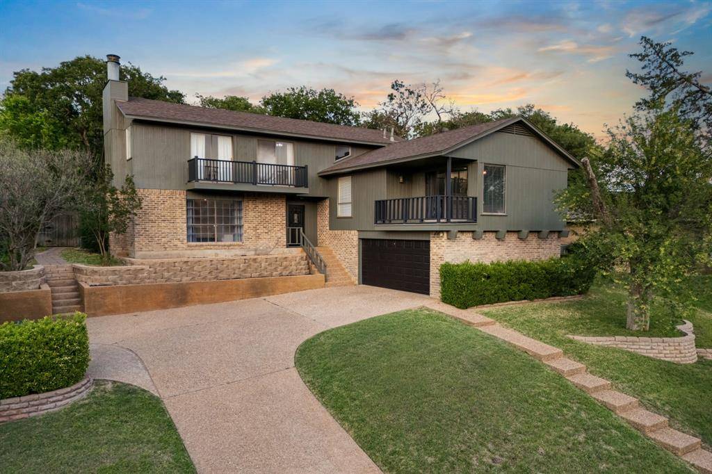 825 Wooded Crest Drive, Woodway, TX 76712