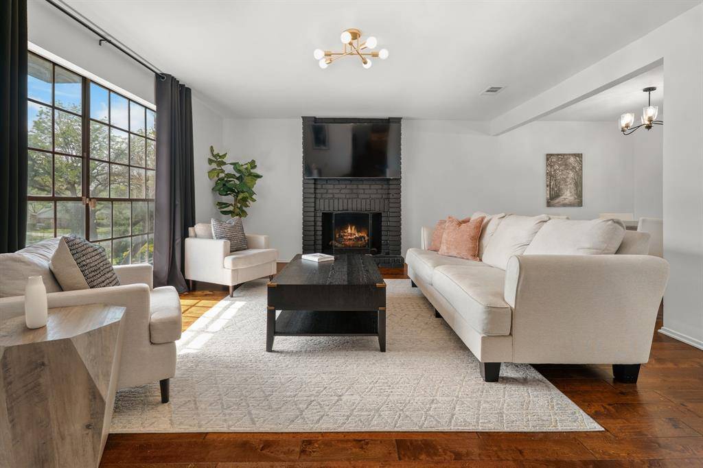 825 Wooded Crest Drive, Woodway, TX 76712