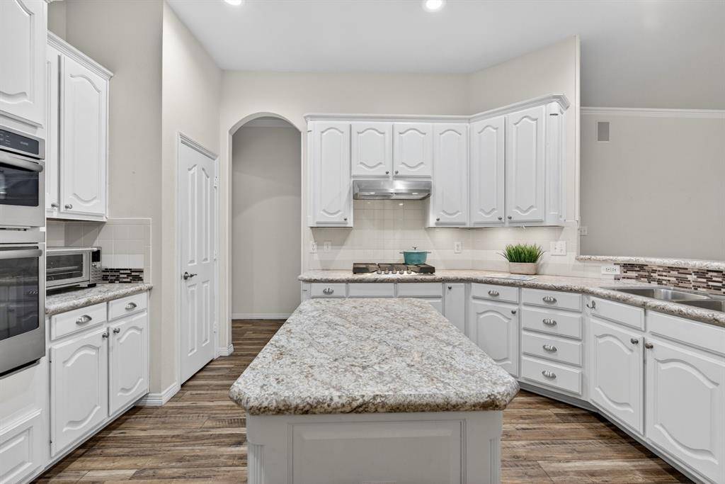 2302 Chambray Drive, Corinth, TX 76210