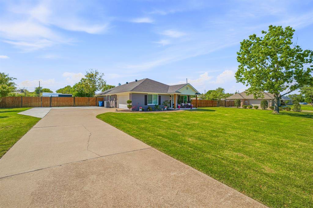 210 Southview Drive, Hudson Oaks, TX 76087