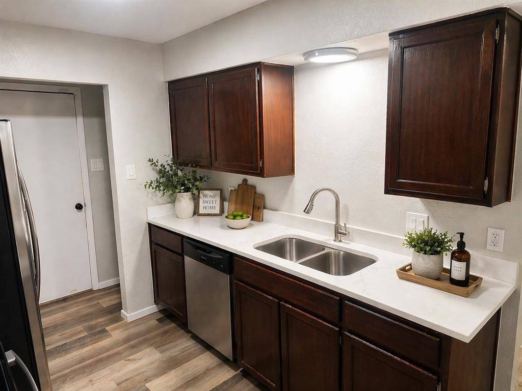 517 Signal Hill Court S #517, Fort Worth, TX 76112