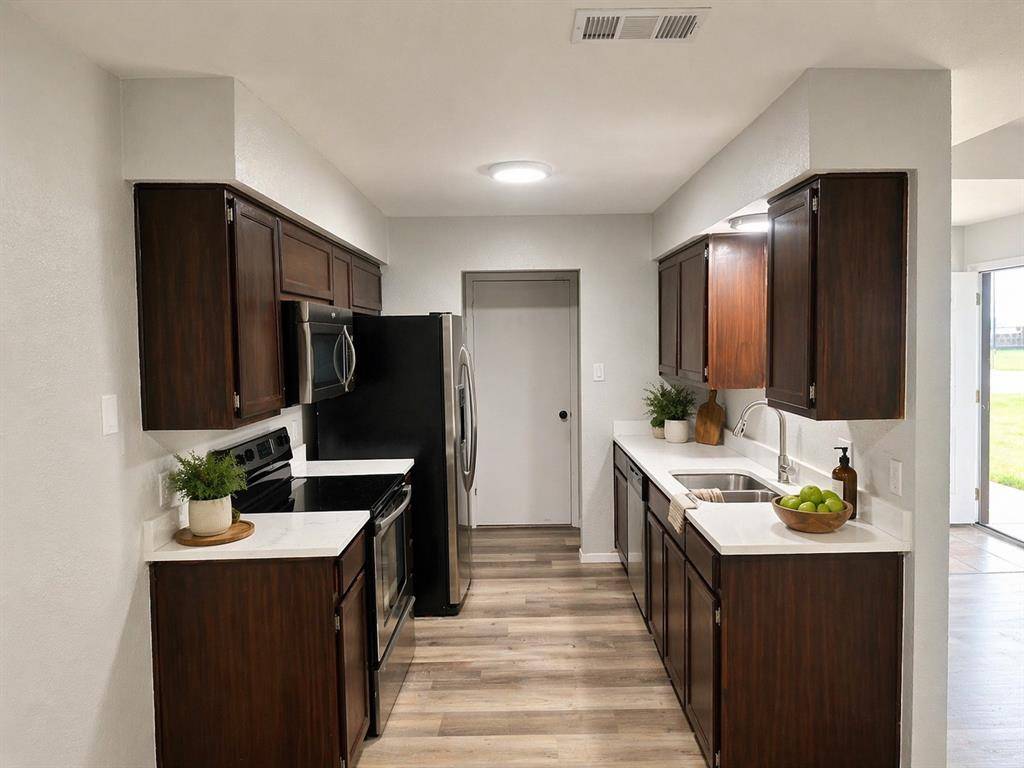 517 Signal Hill Court S #517, Fort Worth, TX 76112