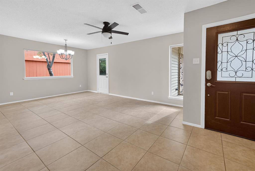 562 Kent Drive, Lewisville, TX 75067