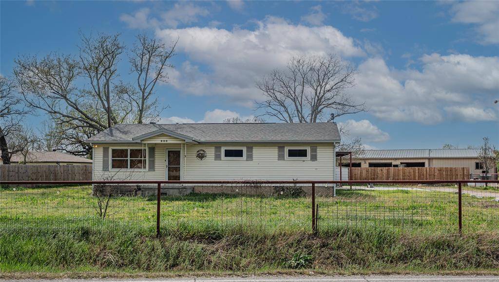 900 Silver Creek Azle Road, Azle, TX 76020