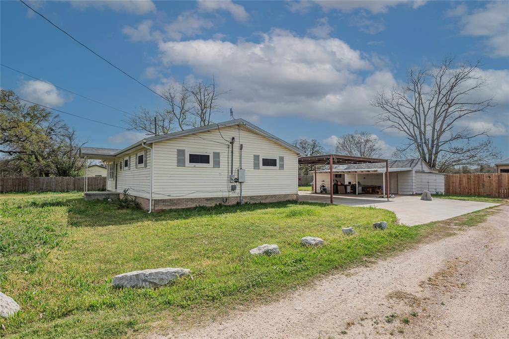 900 Silver Creek Azle Road, Azle, TX 76020