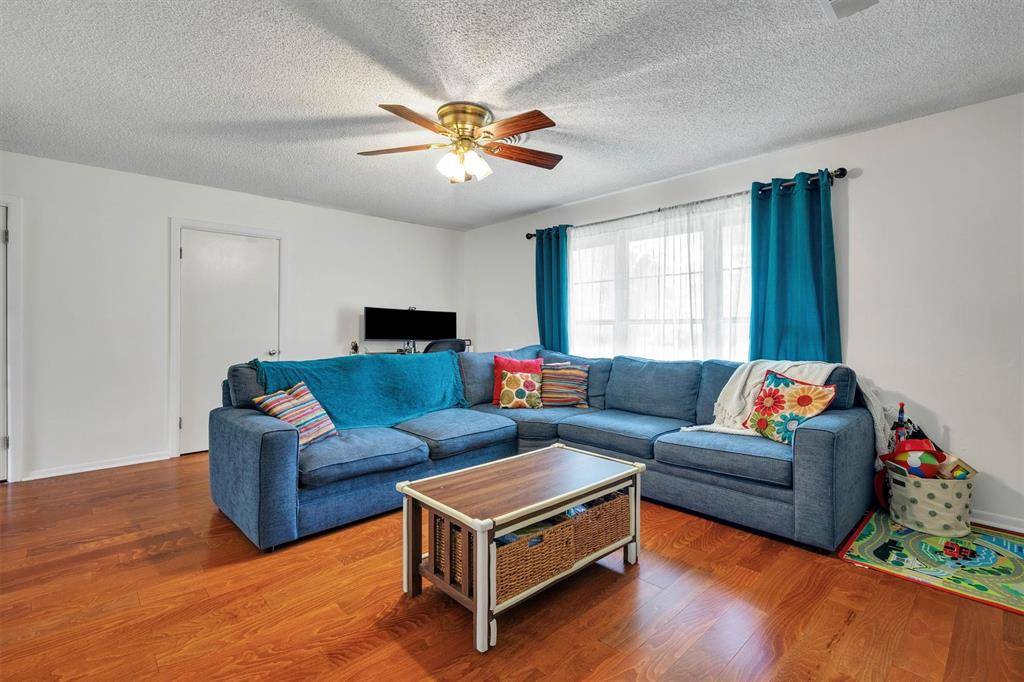 2949 Maydelle Lane, Farmers Branch, TX 75234