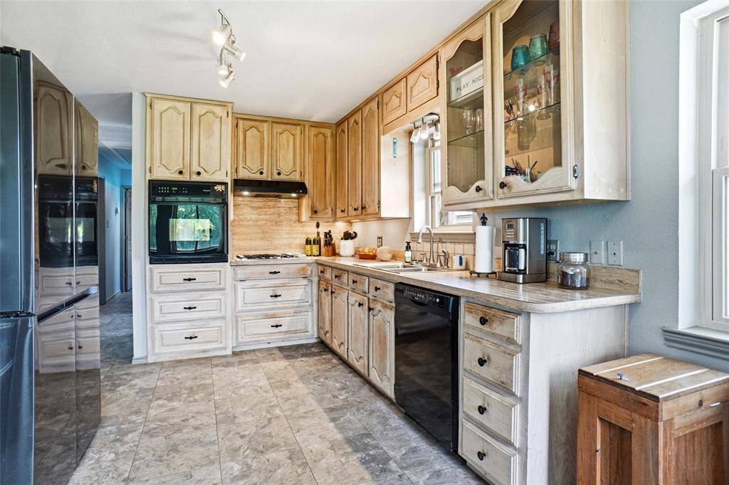 8983 W Odneal Road, Krum, TX 76249