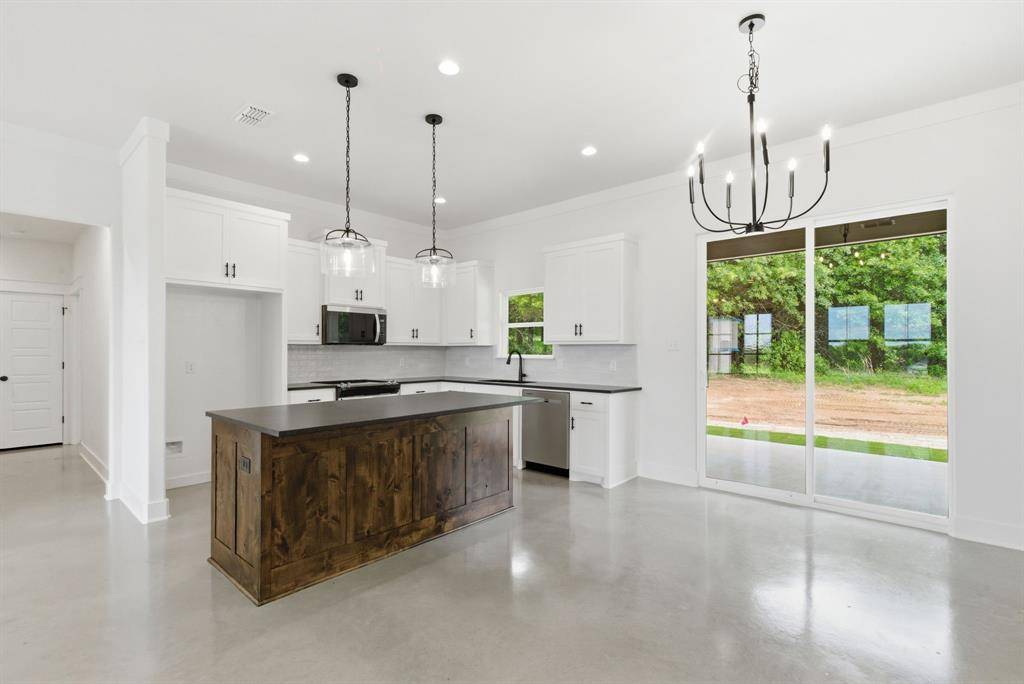 145 Graystone, Weatherford, TX 76088