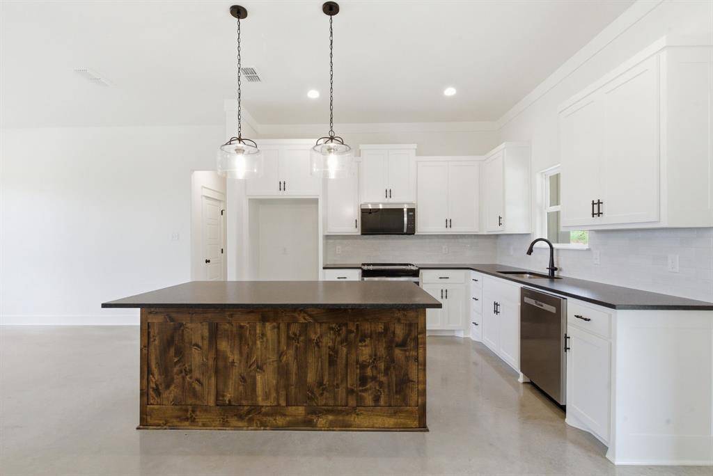 145 Graystone, Weatherford, TX 76088