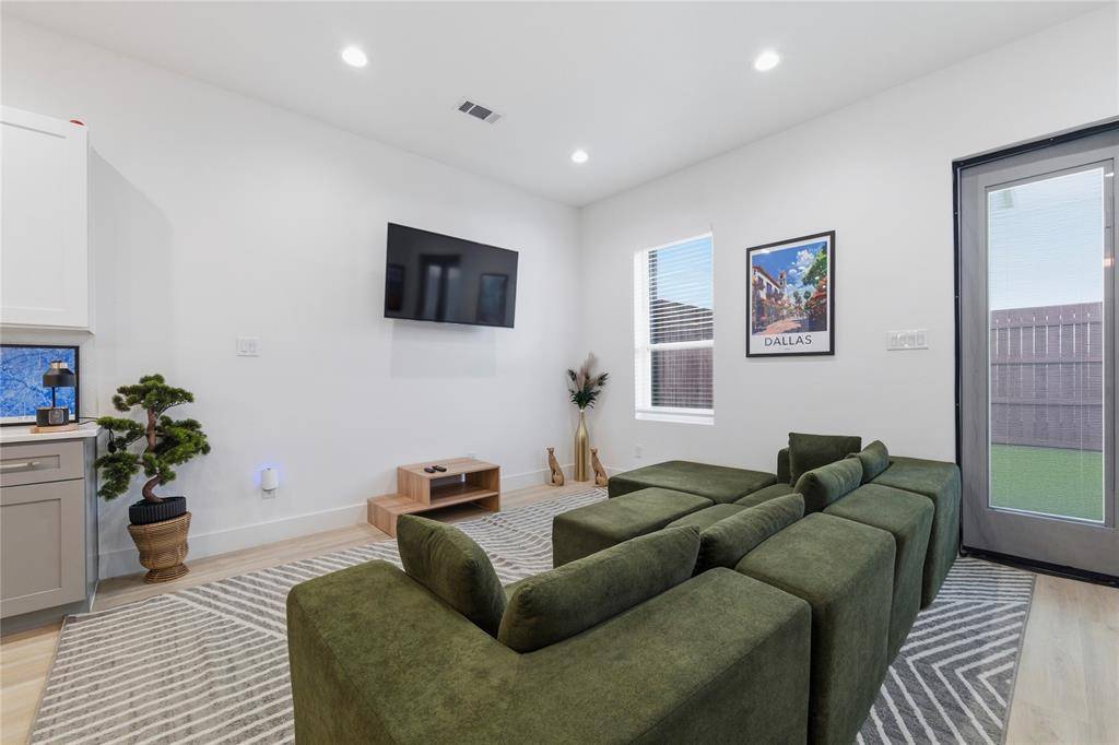 2404 Merlin Street, Dallas, TX 75215