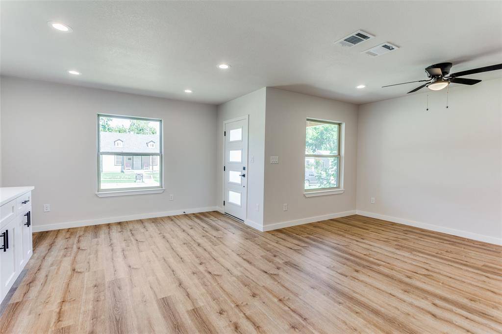 1104 E Mulkey Street, Fort Worth, TX 76104