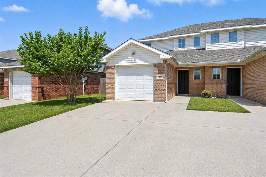 1317 Village Garden Drive, Azle, TX 76020