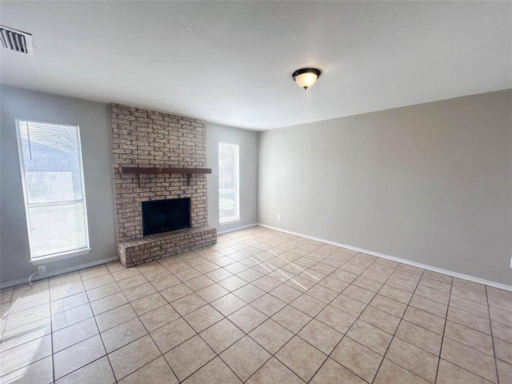 1401 Old Bardwell Road #B, Ennis, TX 75119