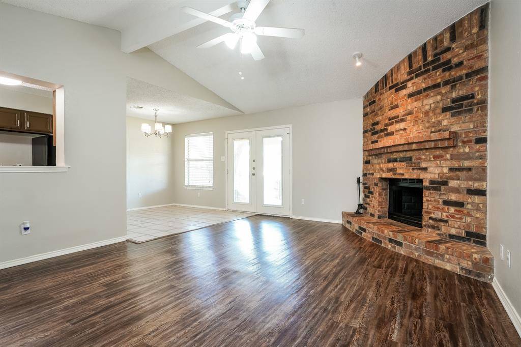 6117 Autumn Springs Drive, Arlington, TX 76001