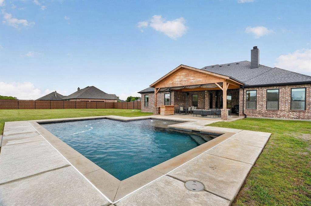 10917 Chriswood Drive, Crowley, TX 76036