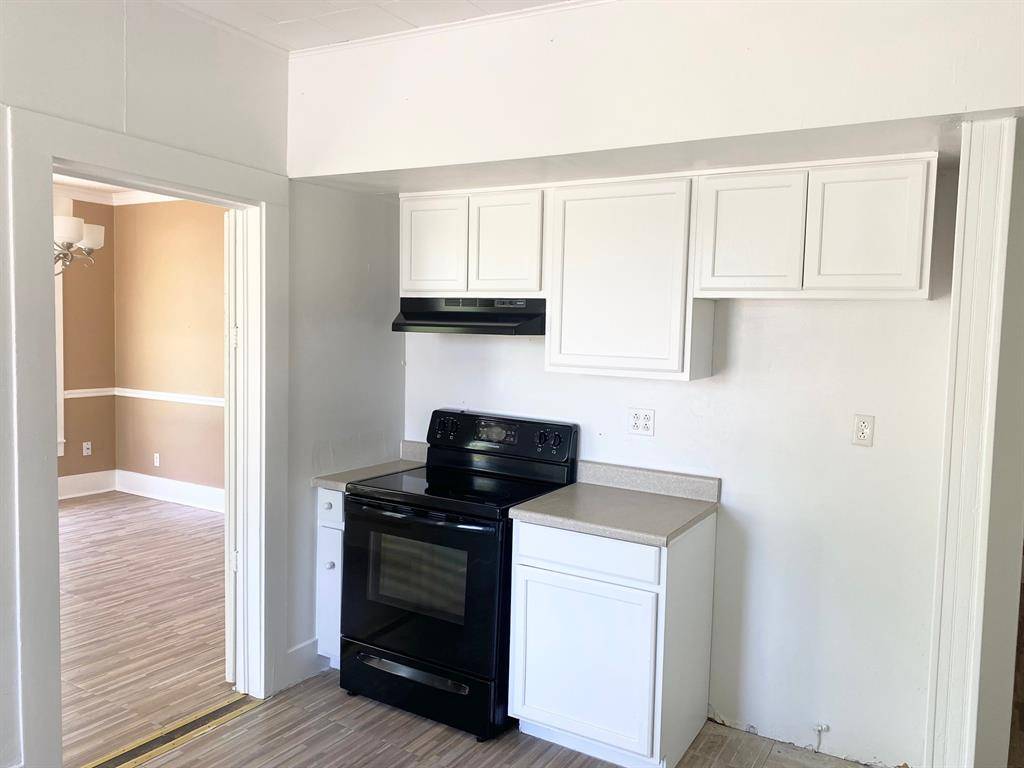 106 W Decatur Street, Ennis, TX 75119