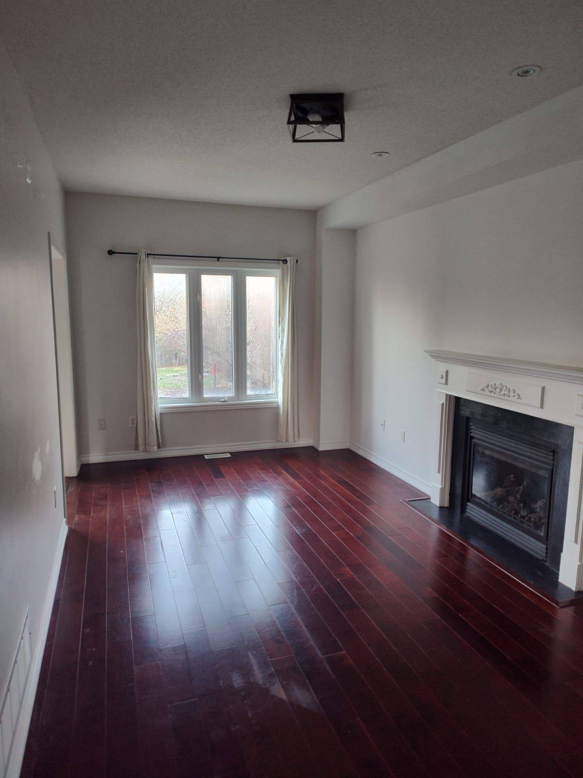 15 Surrey DR, Barrie, ON L4M 0C5