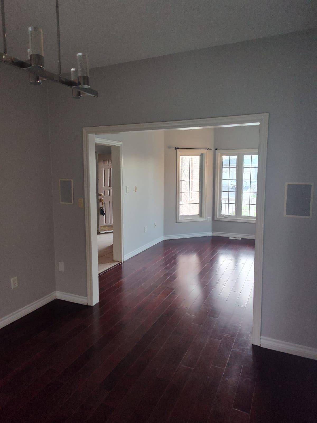 15 Surrey DR, Barrie, ON L4M 0C5