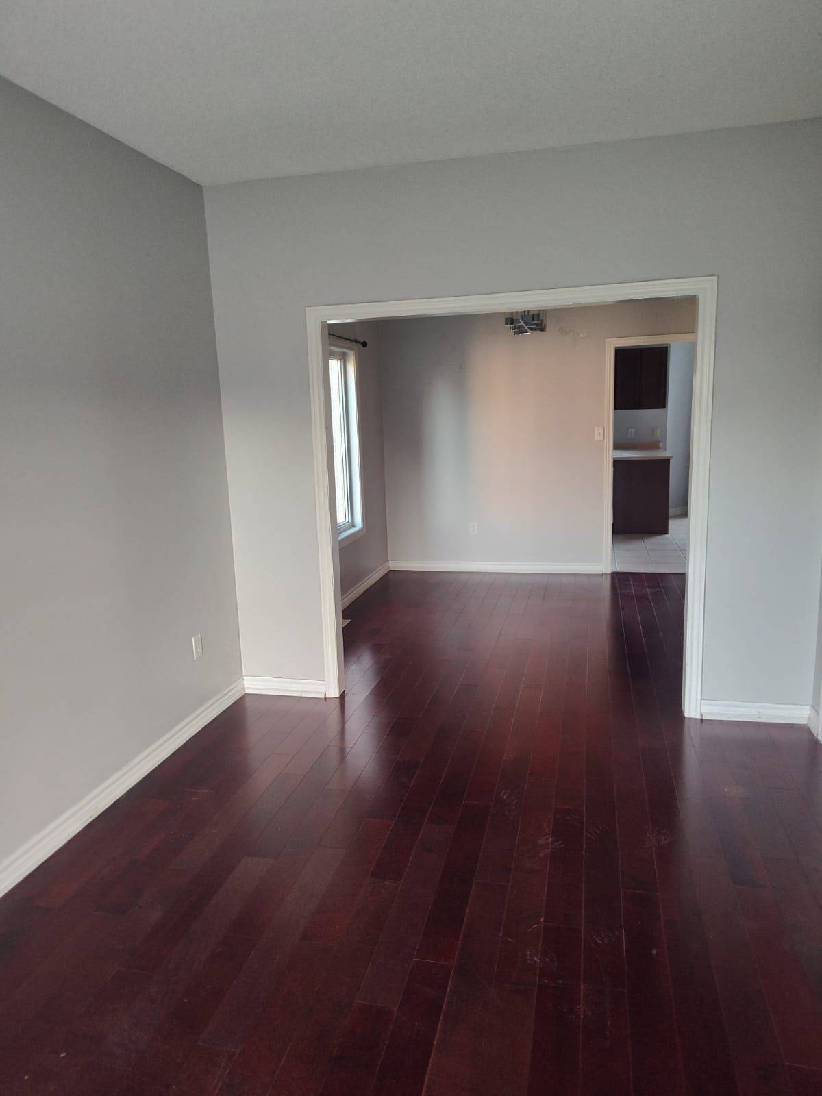 15 Surrey DR, Barrie, ON L4M 0C5