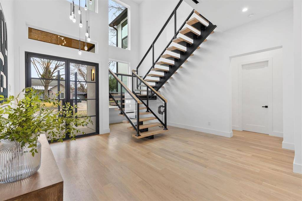 9428 Hobart Street, Dallas, TX 75218