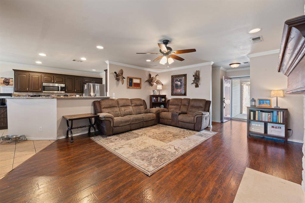 529 Mckittrick Court, Godley, TX 76044