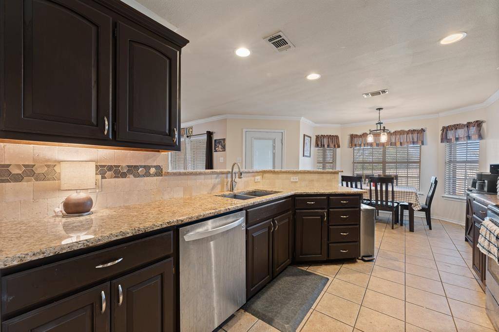 529 Mckittrick Court, Godley, TX 76044