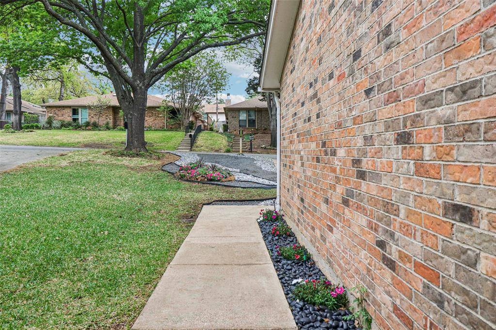 1428 Hampton Road, Grapevine, TX 76051