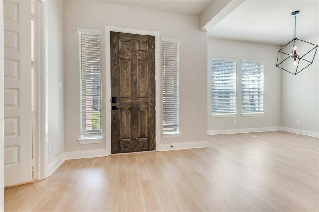 704 YELLOW WARBLER Way, Arlington, TX 76005