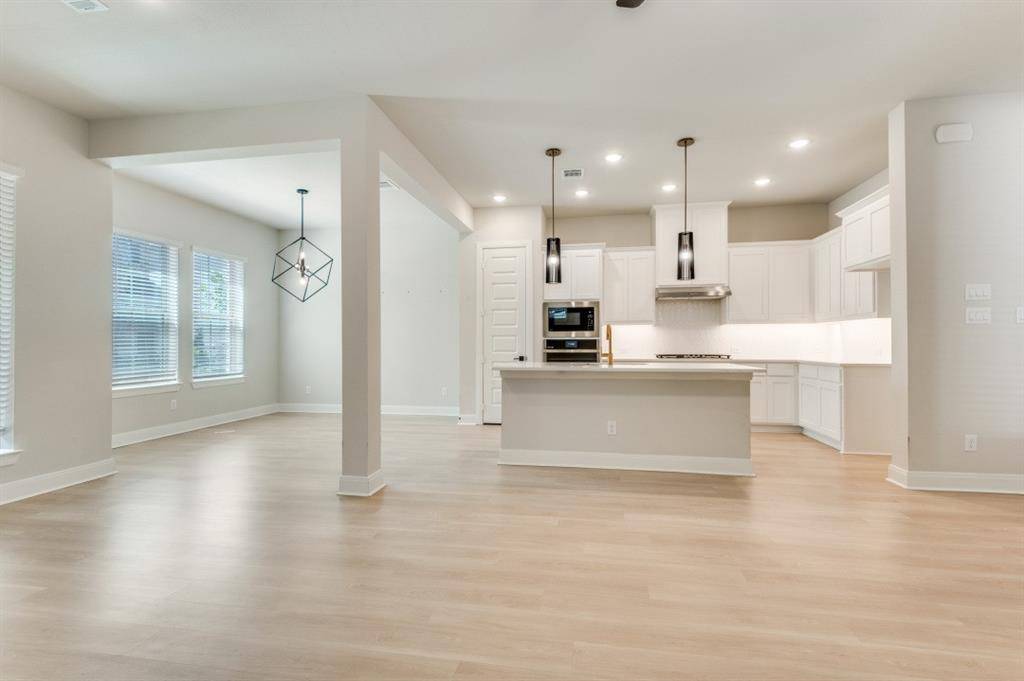 704 YELLOW WARBLER Way, Arlington, TX 76005