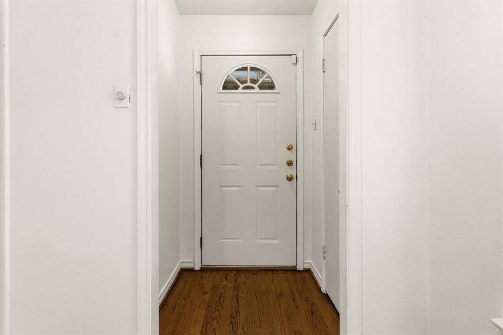 6524 Ravendale Lane, Dallas, TX 75214