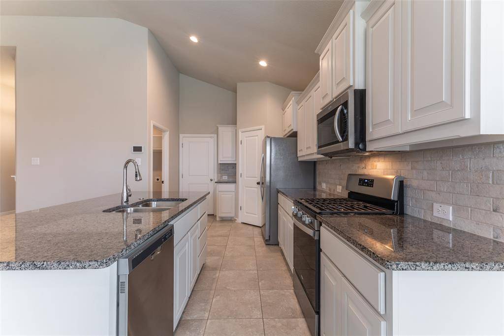 572 Pendennis Drive, Saginaw, TX 76131