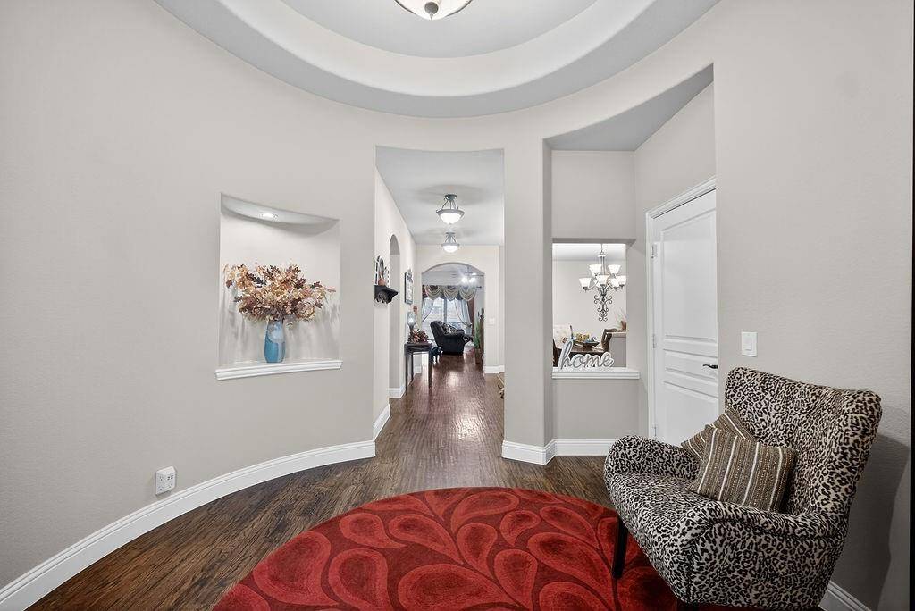 2840 Mariposa Drive, Grand Prairie, TX 75054