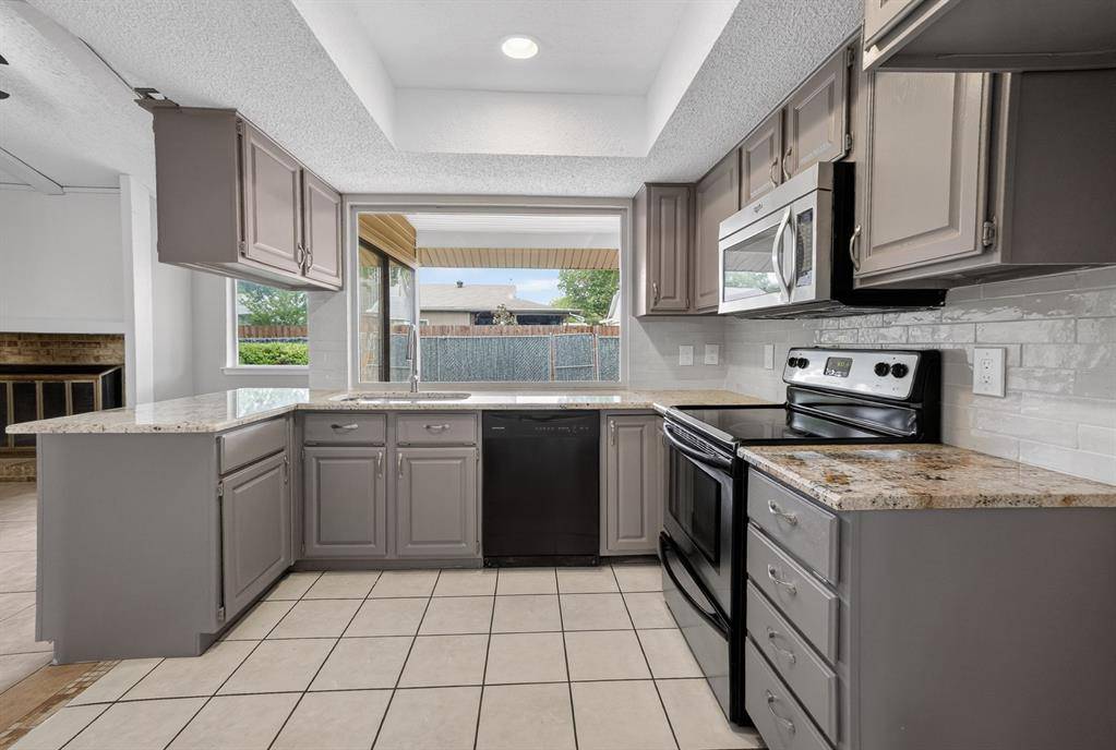 562 Kent Drive, Lewisville, TX 75067