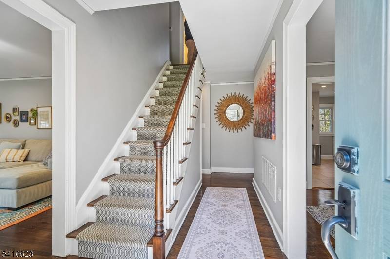 14 Edgewood Rd, Chatham Boro, NJ 07928