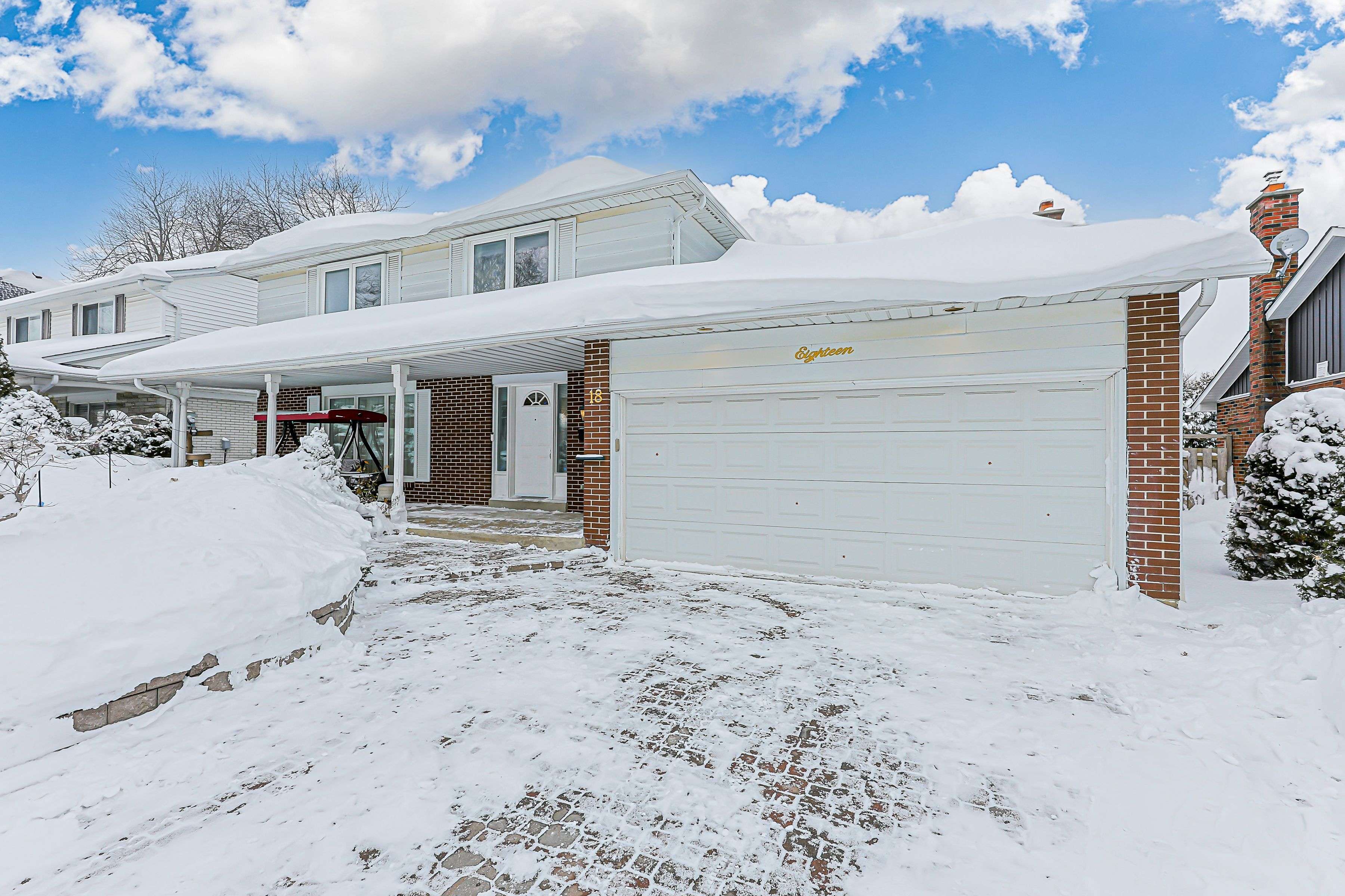 18 Deerpath RD, Toronto C13, ON M3A 1R5