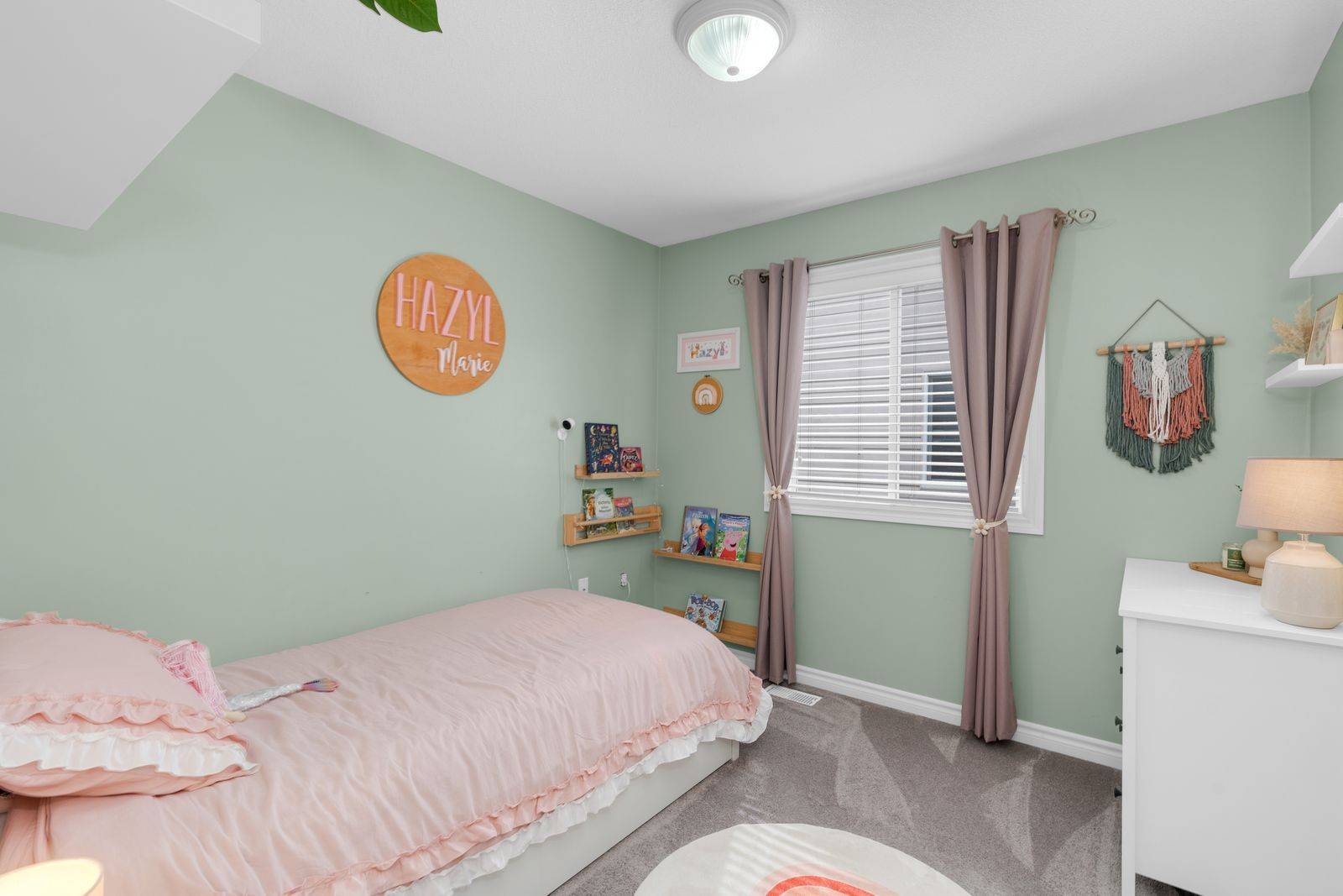 11 Vernon ST, Essa, ON L3W 0V5