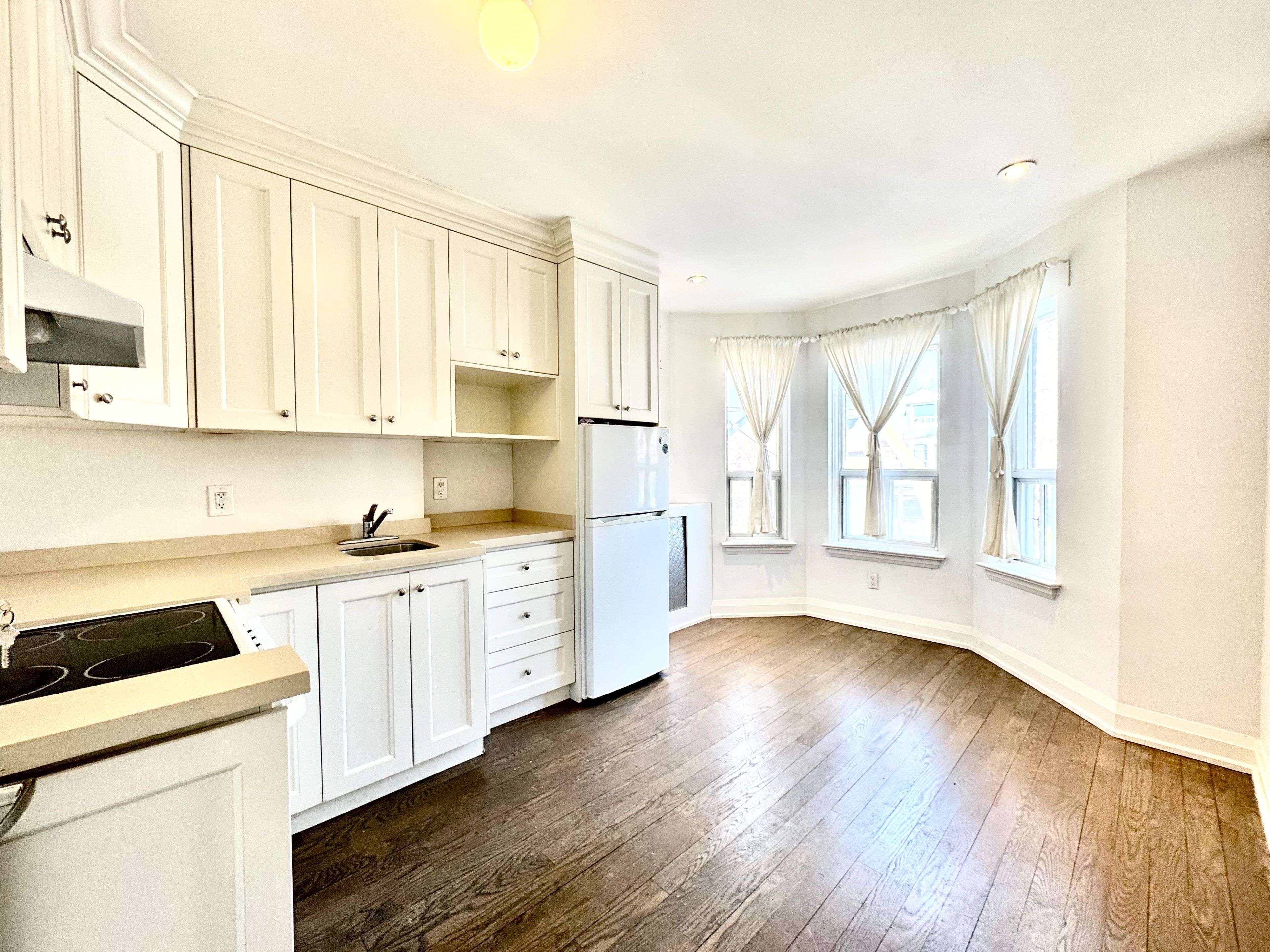 177 Marion ST #2nd Floor, Toronto W01, ON M6R 1E9