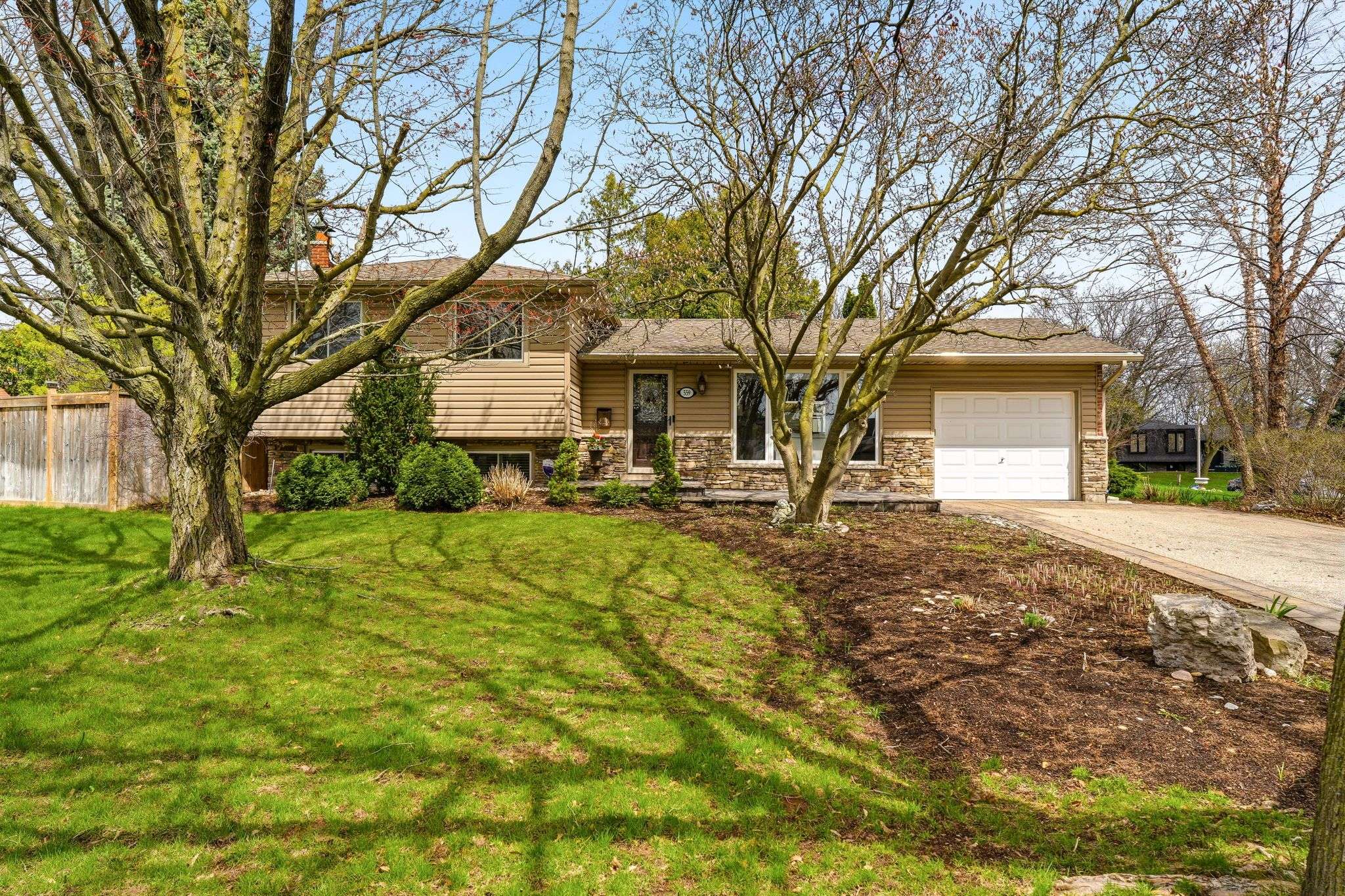 559 Rexway CT, Burlington, ON L7N 3B6