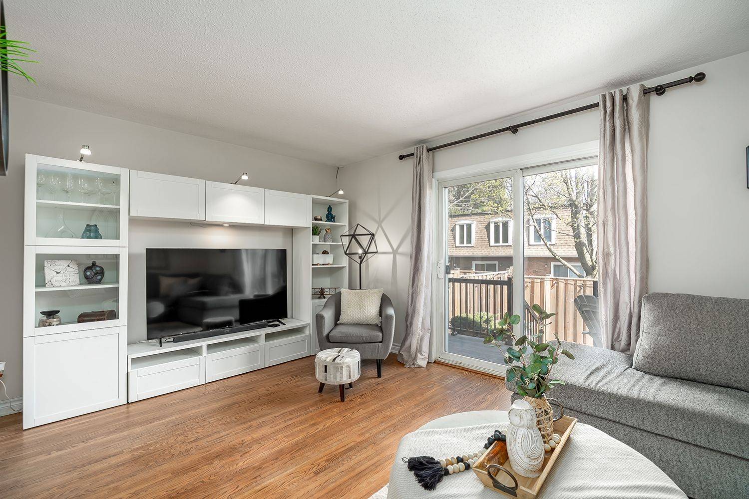 1573 Westminster PL, Burlington, ON L7P 2B4