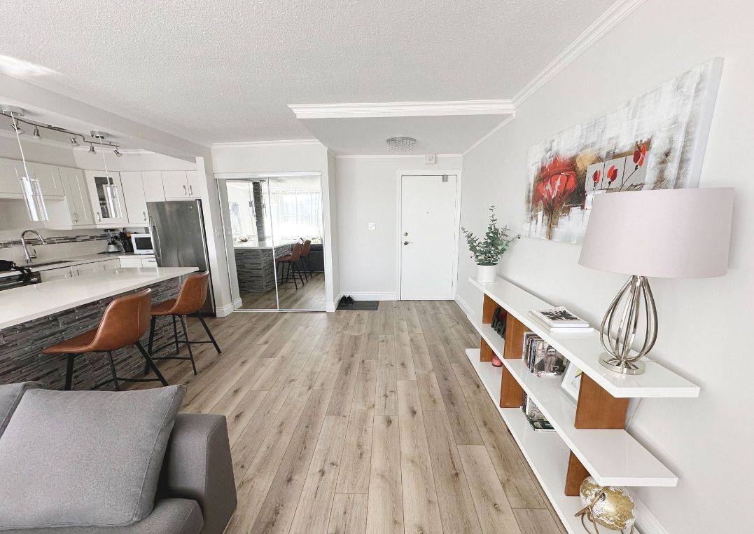 2263 Marine DR #408, Oakville, ON L6L 5K1