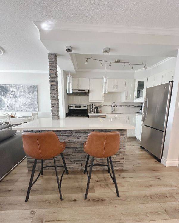 2263 Marine DR #408, Oakville, ON L6L 5K1