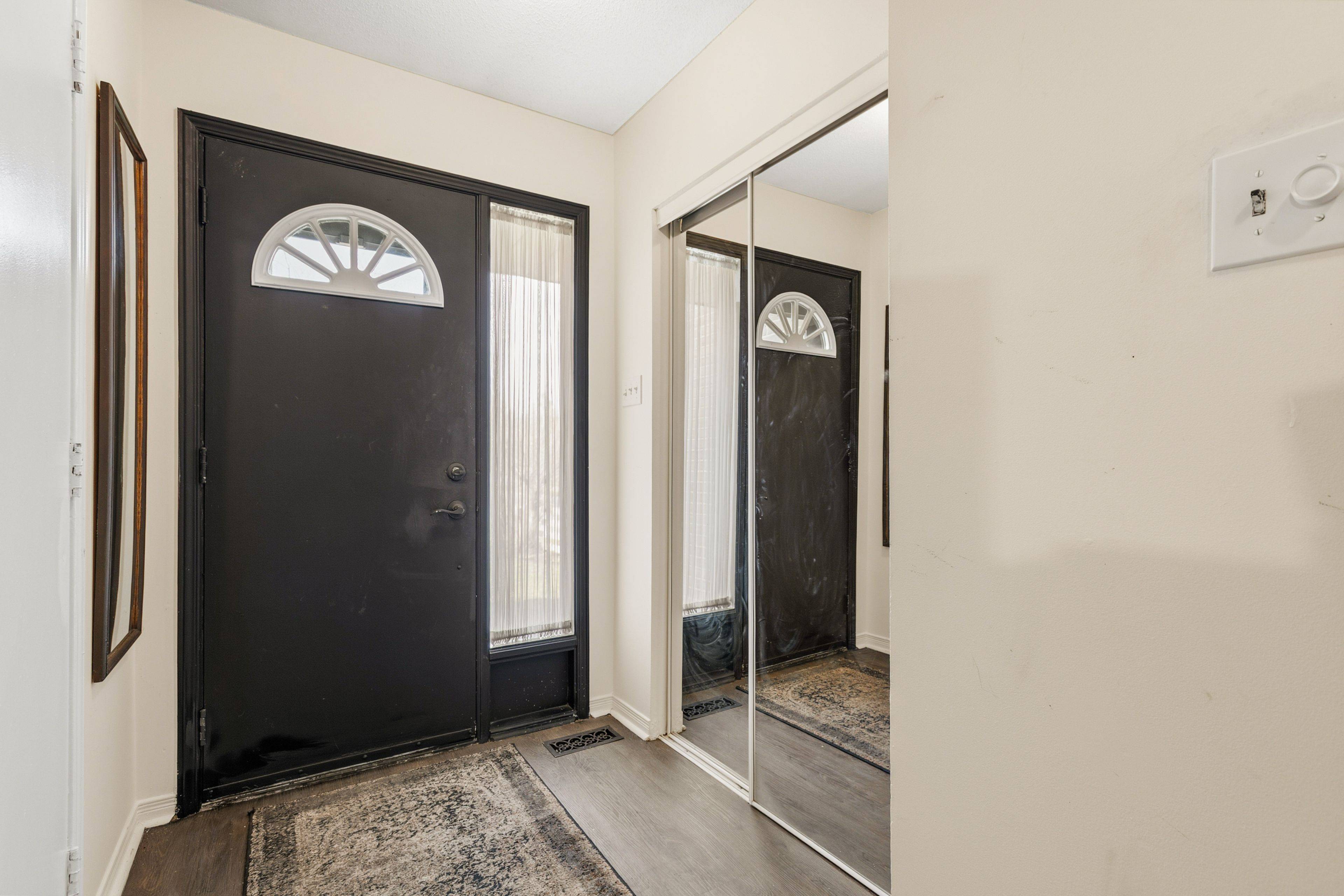 176 Sherway DR #A, Barrhaven, ON K2J 1W7