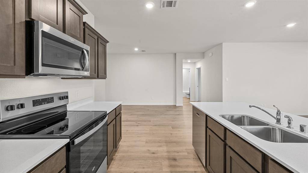 6088 Freedom Drive, Lindale, TX 75771