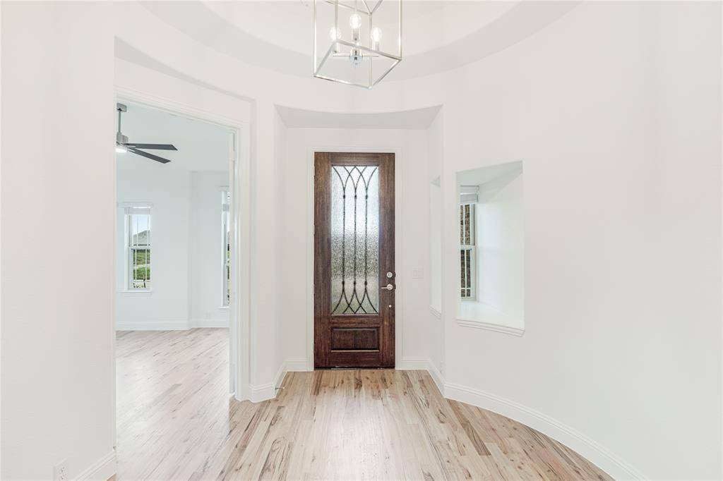 2504 Lakeway Lane, Mansfield, TX 76084