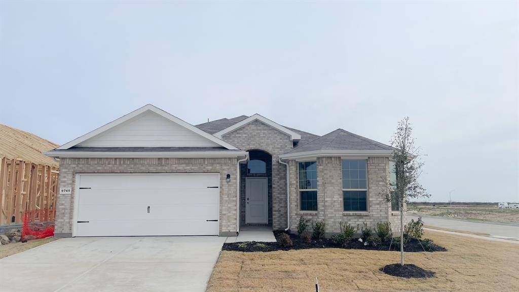 9745 MCCLANE FARM Drive, Fort Worth, TX 76036