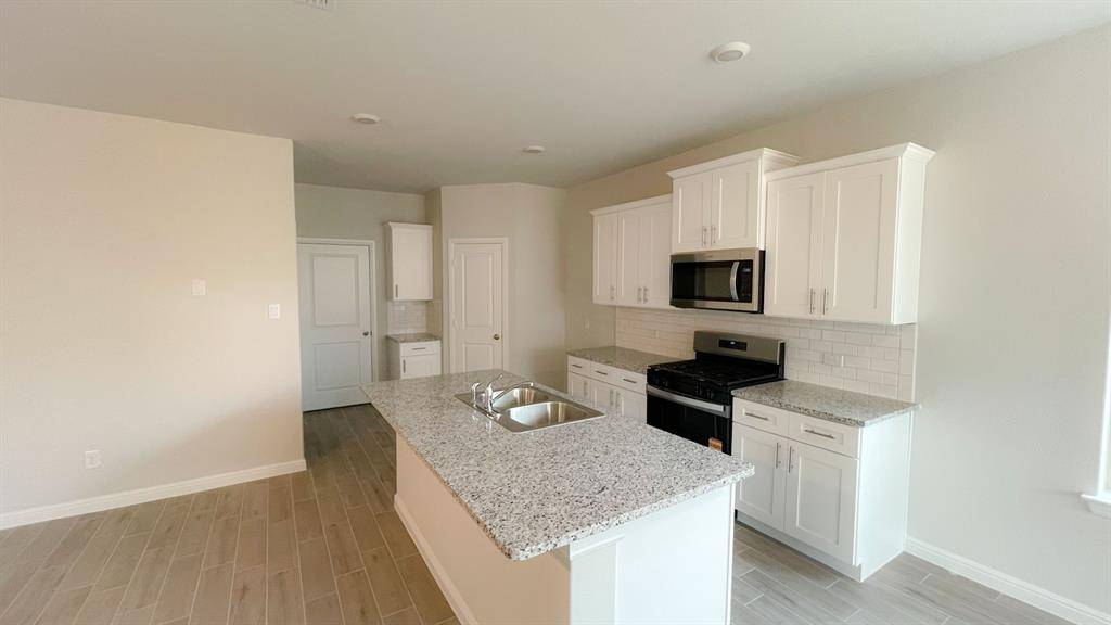 9745 MCCLANE FARM Drive, Fort Worth, TX 76036