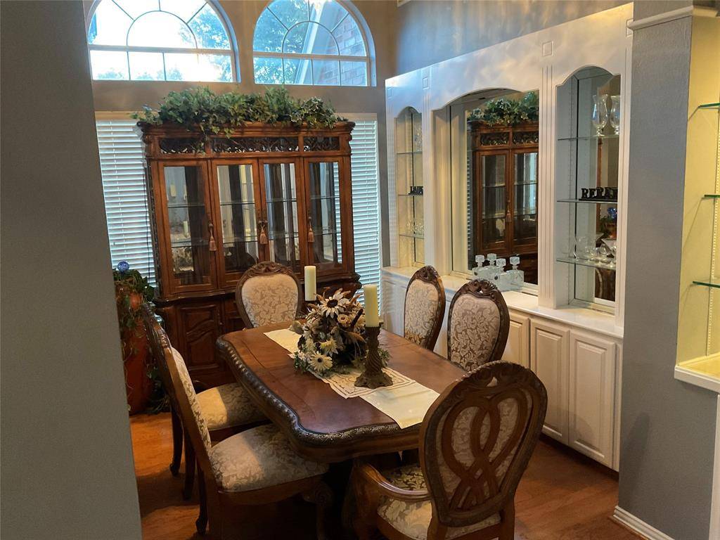 2102 Hunter Place Lane, Arlington, TX 76006